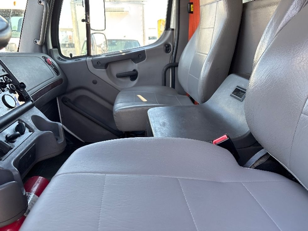 Refrigerated Truck-Light and Medium Duty Trucks-Freightliner-2019-M2-Columbus-OH-367,834\n\t\tmiles-$ 30,500 - Image 19