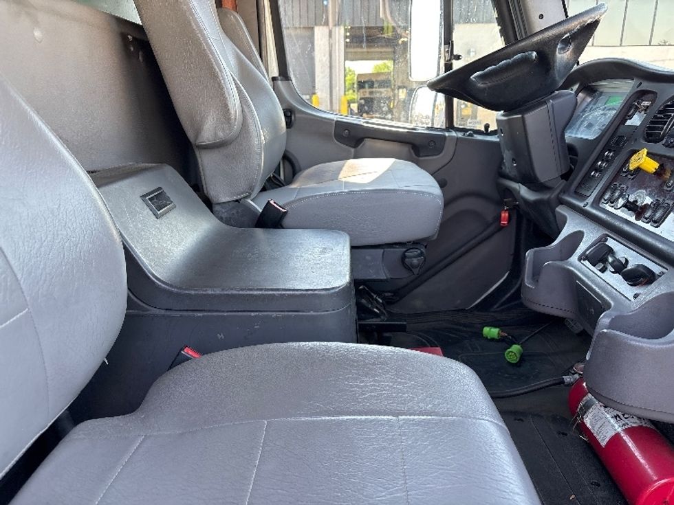 Refrigerated Truck-Light and Medium Duty Trucks-Freightliner-2019-M2-Columbus-OH-367,834\n\t\tmiles-$ 30,500 - Image 22