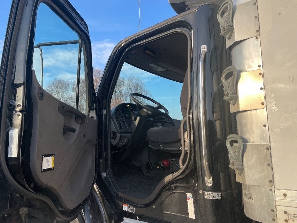 Refrigerated Truck-Light and Medium Duty Trucks-Freightliner-2019-M2-Concord-NC-143,829\n\t\tmiles-$ 48,250 - Image 15