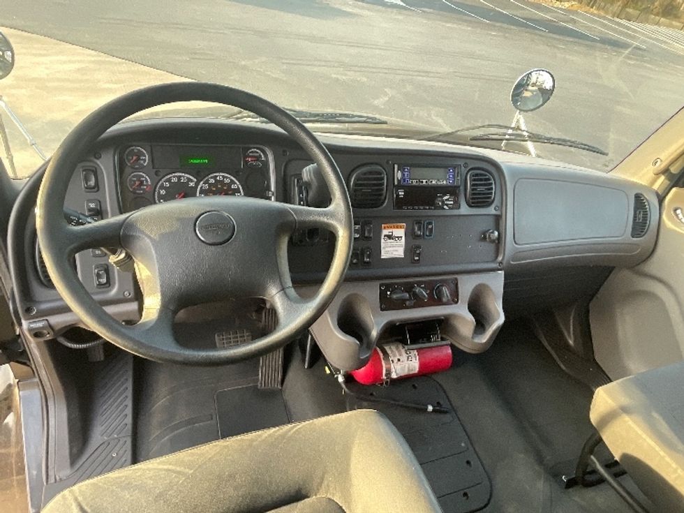 Refrigerated Truck-Light and Medium Duty Trucks-Freightliner-2019-M2-Concord-NC-143,829\n\t\tmiles-$ 48,250 - Image 17