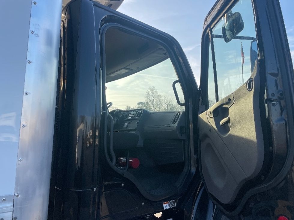 Refrigerated Truck-Light and Medium Duty Trucks-Freightliner-2019-M2-Concord-NC-143,829\n\t\tmiles-$ 48,250 - Image 19
