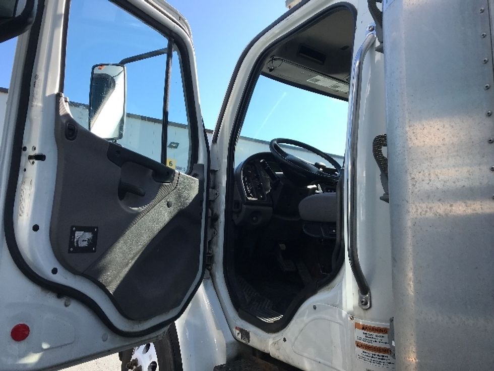 Refrigerated Truck-Light and Medium Duty Trucks-Freightliner-2019-M2-Dartmouth-NS-303,009\n\t\tkm-$ 61,500 - Image 16