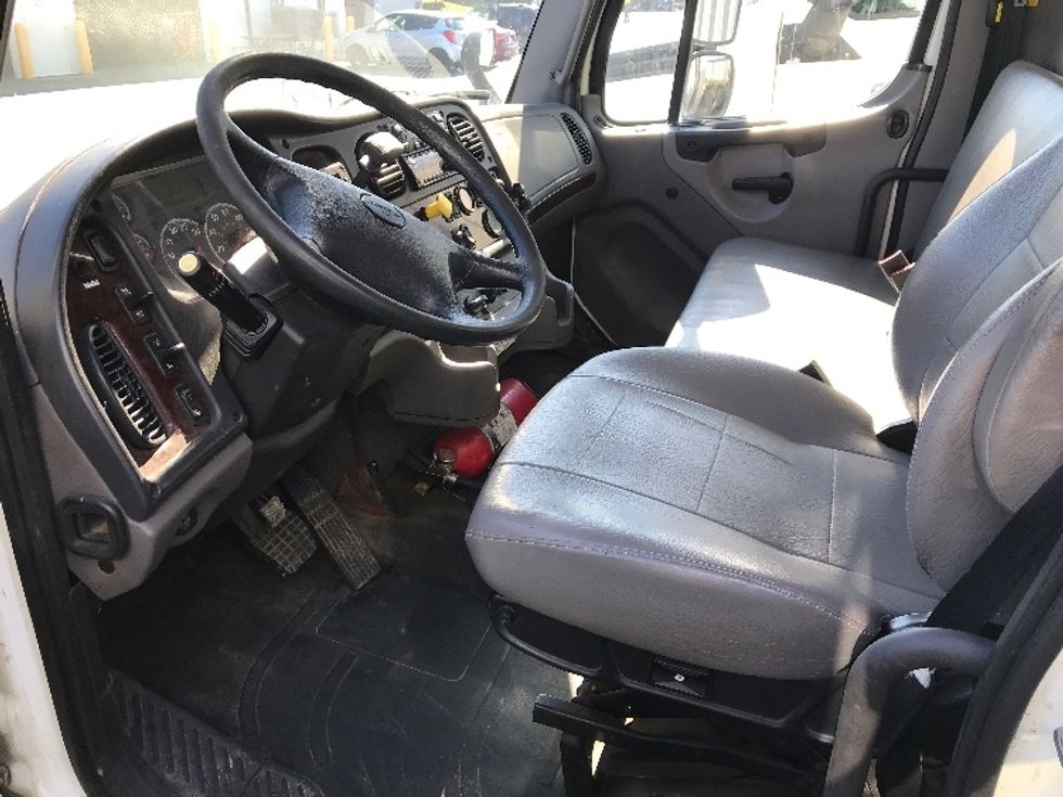 Refrigerated Truck-Light and Medium Duty Trucks-Freightliner-2019-M2-Dartmouth-NS-303,009\n\t\tkm-$ 61,500 - Image 17