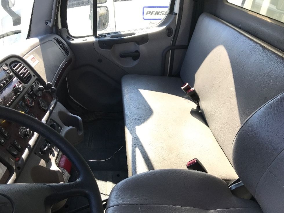 Refrigerated Truck-Light and Medium Duty Trucks-Freightliner-2019-M2-Dartmouth-NS-303,009\n\t\tkm-$ 61,500 - Image 19