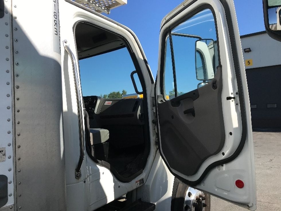 Refrigerated Truck-Light and Medium Duty Trucks-Freightliner-2019-M2-Dartmouth-NS-303,009\n\t\tkm-$ 61,500 - Image 21