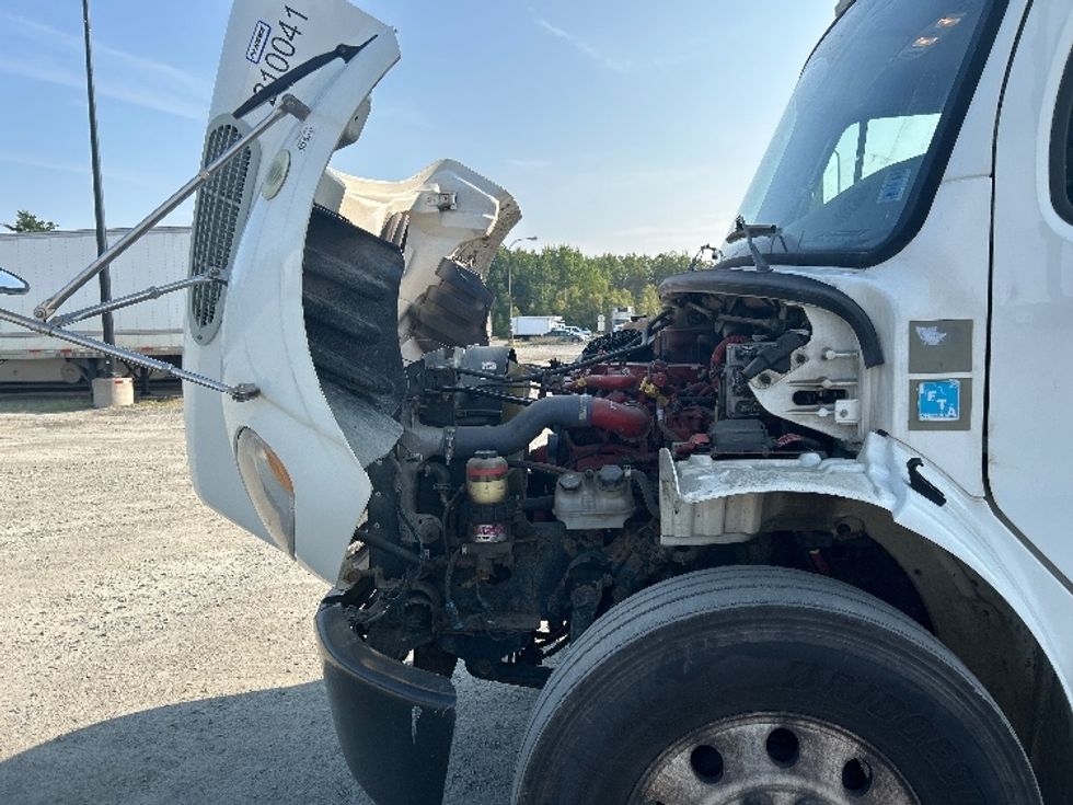Refrigerated Truck-Light and Medium Duty Trucks-Freightliner-2019-M2-Dartmouth-NS-303,009\n\t\tkm-$ 61,500 - Image 24
