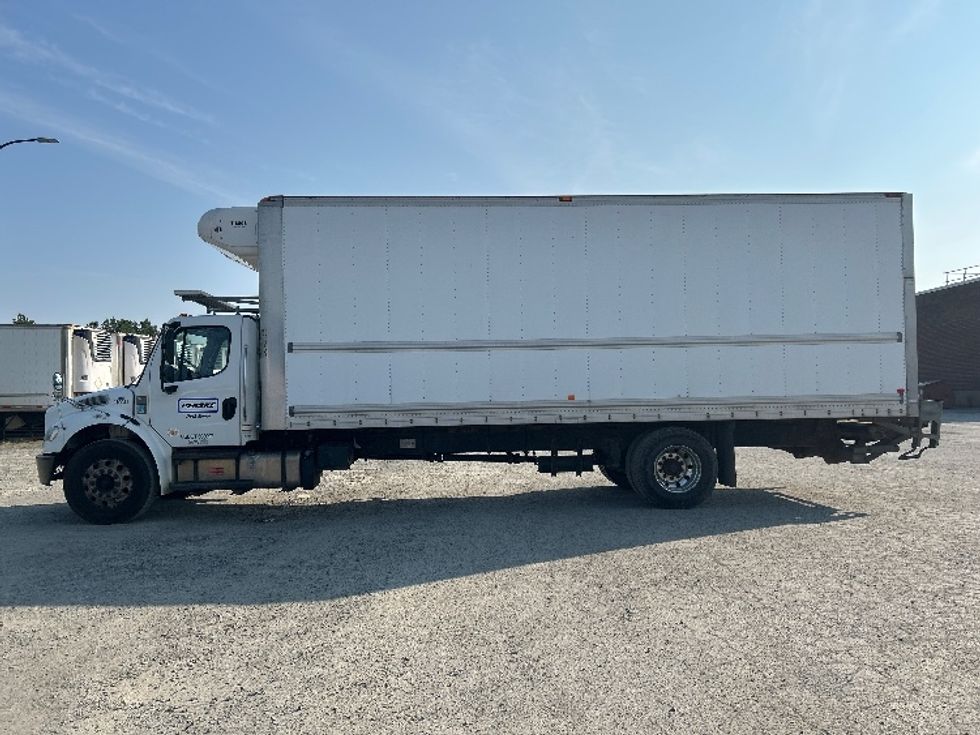 Refrigerated Truck-Light and Medium Duty Trucks-Freightliner-2019-M2-Dartmouth-NS-303,009\n\t\tkm-$ 61,500 - Image 4