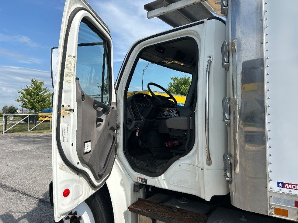 Refrigerated Truck-Light and Medium Duty Trucks-Freightliner-2019-M2-Davenport-IA-186,331\n\t\tmiles-$ 64,750 - Image 16