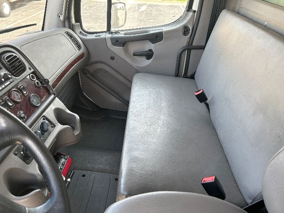 Refrigerated Truck-Light and Medium Duty Trucks-Freightliner-2019-M2-Davenport-IA-186,331\n\t\tmiles-$ 64,750 - Image 19