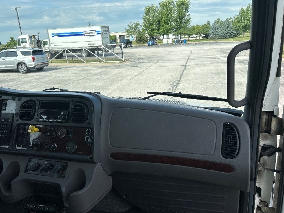 Refrigerated Truck-Light and Medium Duty Trucks-Freightliner-2019-M2-Davenport-IA-186,331\n\t\tmiles-$ 64,750 - Image 21