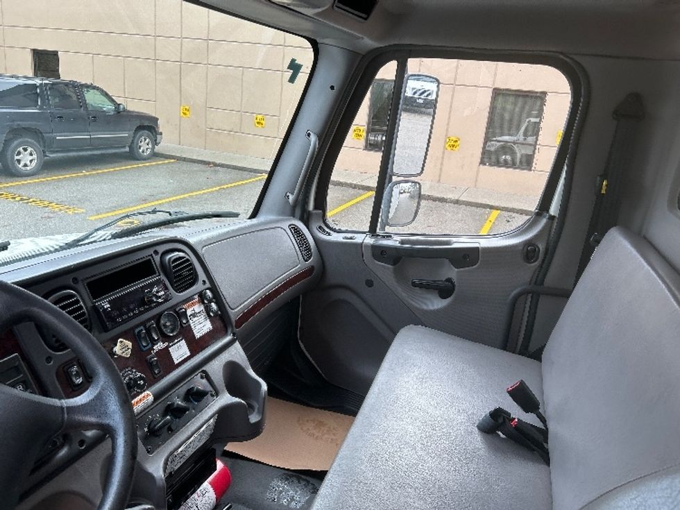 Refrigerated Truck-Light and Medium Duty Trucks-Freightliner-2019-M2-Delta-BC-189,709\n\t\tkm-$ 81,750 - Image 19
