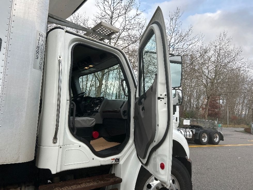 Refrigerated Truck-Light and Medium Duty Trucks-Freightliner-2019-M2-Delta-BC-189,709\n\t\tkm-$ 81,750 - Image 20