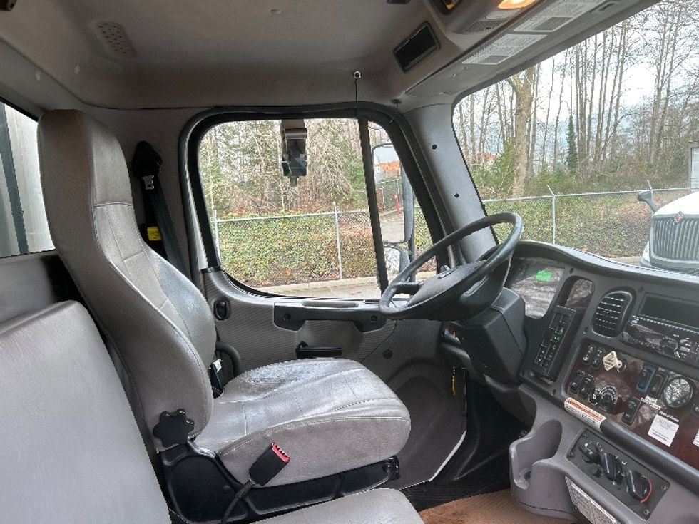 Refrigerated Truck-Light and Medium Duty Trucks-Freightliner-2019-M2-Delta-BC-189,709\n\t\tkm-$ 81,750 - Image 22