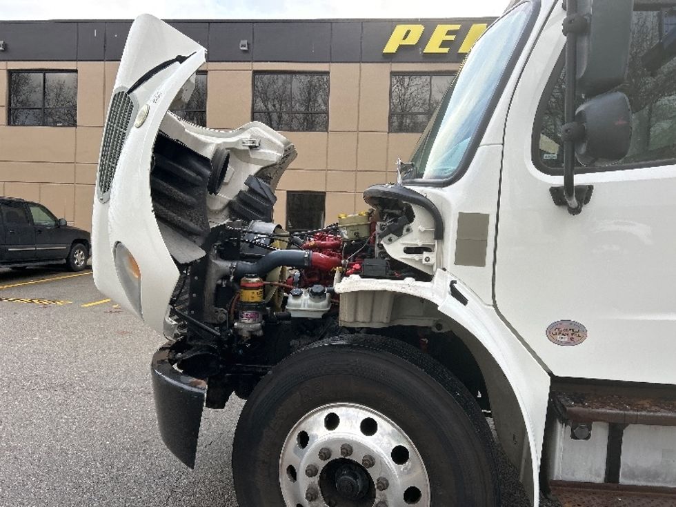 Refrigerated Truck-Light and Medium Duty Trucks-Freightliner-2019-M2-Delta-BC-189,709\n\t\tkm-$ 81,750 - Image 24