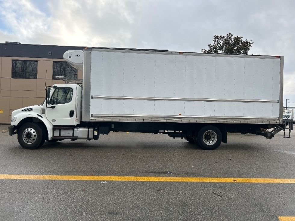 Refrigerated Truck-Light and Medium Duty Trucks-Freightliner-2019-M2-Delta-BC-189,709\n\t\tkm-$ 81,750 - Image 4