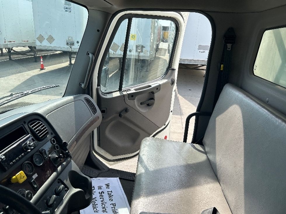 Refrigerated Truck-Light and Medium Duty Trucks-Freightliner-2019-M2-Des Moines-IA-171,830\n\t\tmiles-$ 60,000 - Image 19