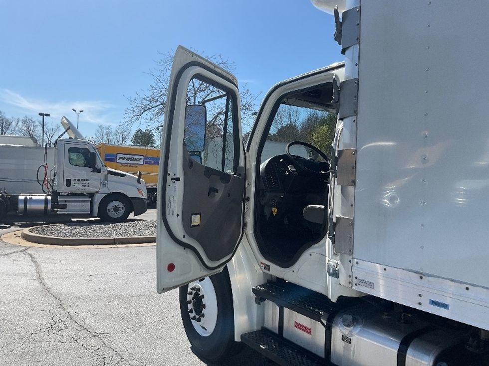 Refrigerated Truck-Light and Medium Duty Trucks-Freightliner-2019-M2-Duluth-GA-203,559\n\t\tmiles-$ 62,500 - Image 16