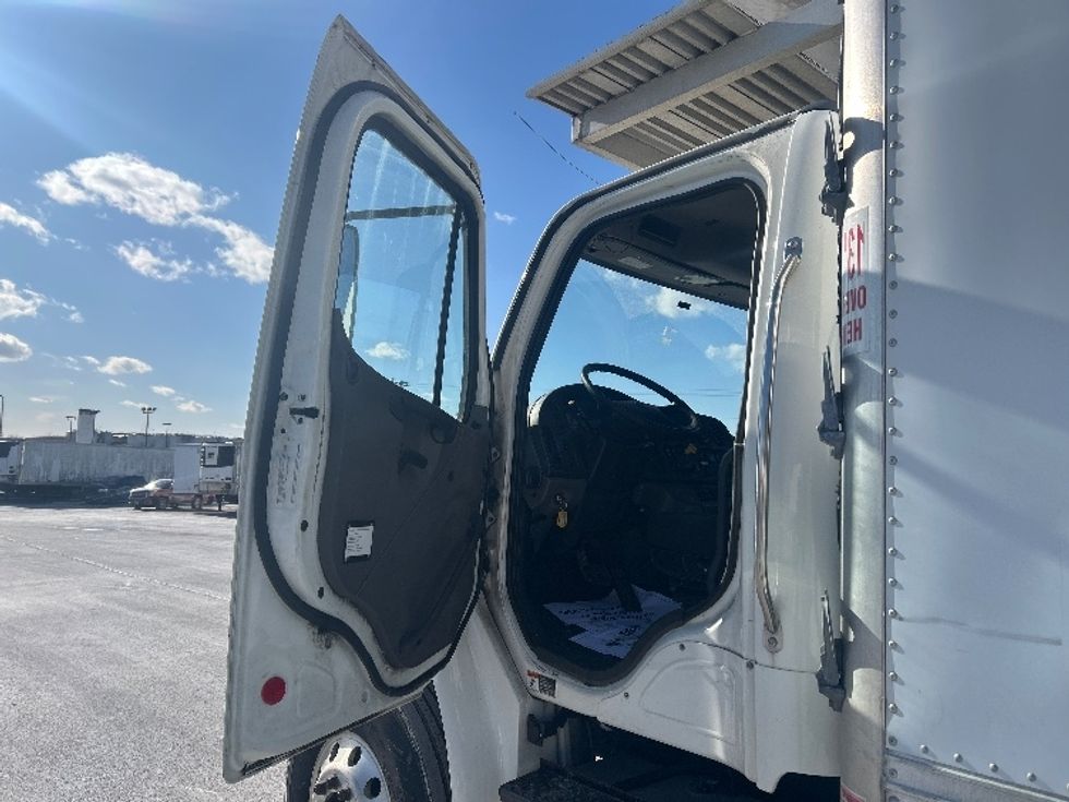 Refrigerated Truck-Light and Medium Duty Trucks-Freightliner-2019-M2-East Chicago-IN-216,810\n\t\tmiles-$ 58,250 - Image 16