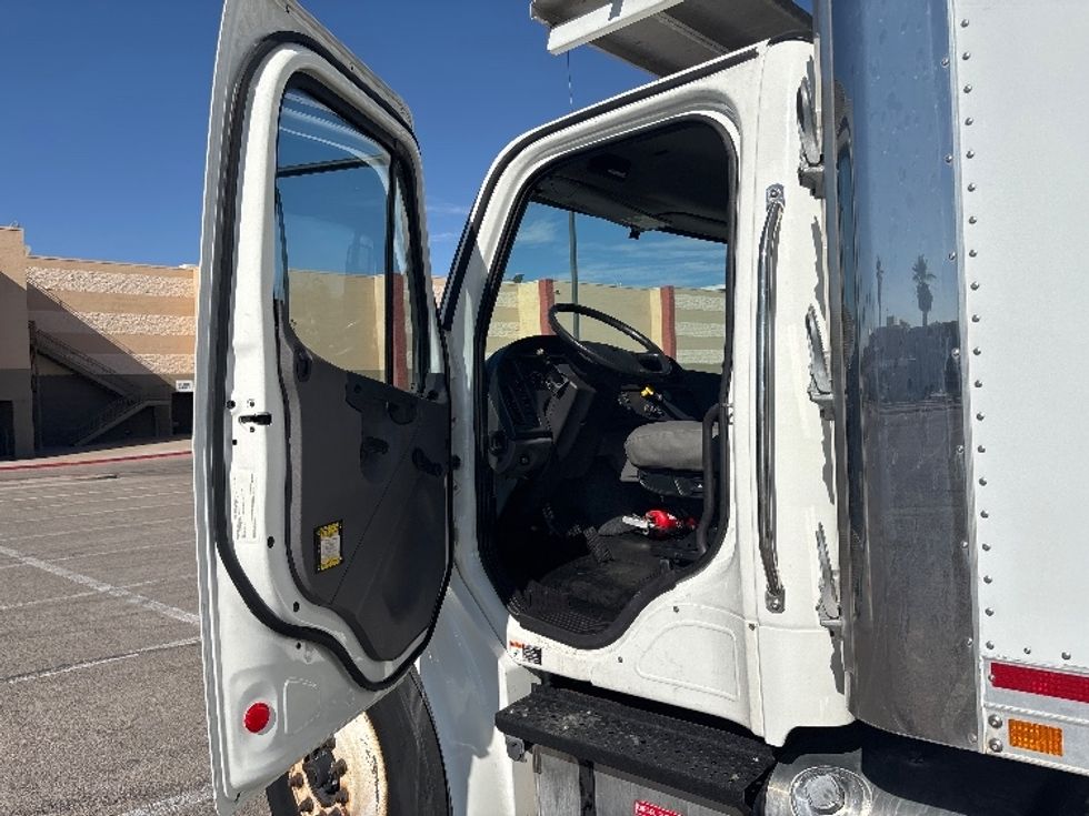 Refrigerated Truck-Light and Medium Duty Trucks-Freightliner-2019-M2-El Paso-TX-103,870\n\t\tmiles-$ 52,250 - Image 16