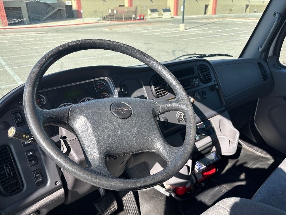 Refrigerated Truck-Light and Medium Duty Trucks-Freightliner-2019-M2-El Paso-TX-103,870\n\t\tmiles-$ 52,250 - Image 17