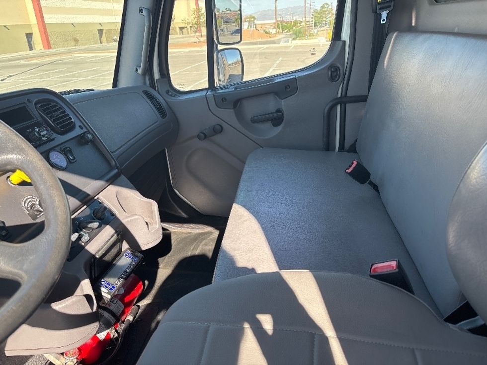 Refrigerated Truck-Light and Medium Duty Trucks-Freightliner-2019-M2-El Paso-TX-103,870\n\t\tmiles-$ 52,250 - Image 19