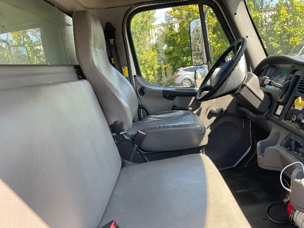Refrigerated Truck-Light and Medium Duty Trucks-Freightliner-2019-M2-Elmsford-NY-167,542\n\t\tmiles-$ 54,750 - Image 22