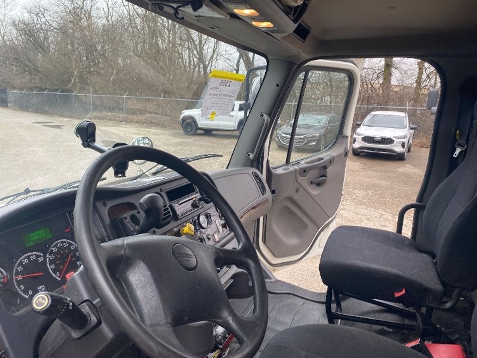 Refrigerated Truck-Light and Medium Duty Trucks-Freightliner-2019-M2-Erlanger-KY-391,287\n\t\tmiles-$ 10,000 - Image 19