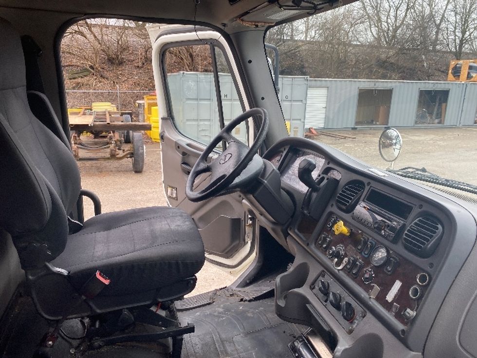 Refrigerated Truck-Light and Medium Duty Trucks-Freightliner-2019-M2-Erlanger-KY-391,287\n\t\tmiles-$ 10,000 - Image 22