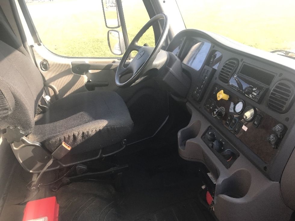 Refrigerated Truck-Light and Medium Duty Trucks-Freightliner-2019-M2-Evansville-IN-56,210\n\t\tmiles-$ 58,000 - Image 22