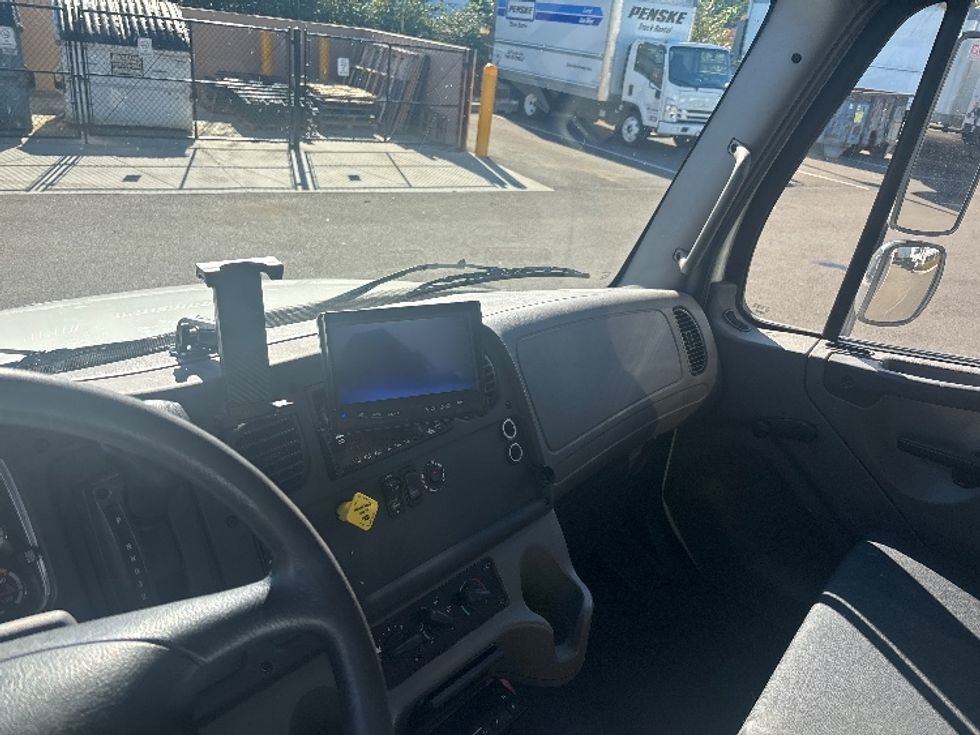 Refrigerated Truck-Light and Medium Duty Trucks-Freightliner-2019-M2-Everett-WA-255,007\n\t\tmiles-$ 47,250 - Image 17
