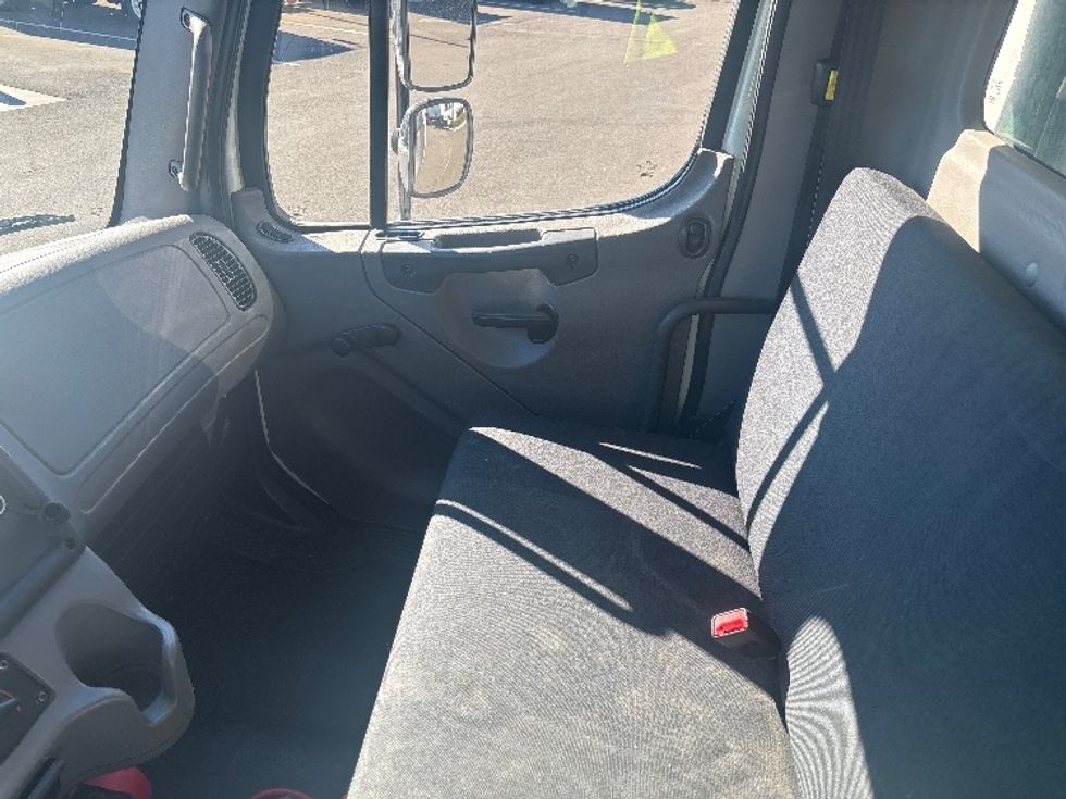 Refrigerated Truck-Light and Medium Duty Trucks-Freightliner-2019-M2-Everett-WA-255,007\n\t\tmiles-$ 47,250 - Image 19