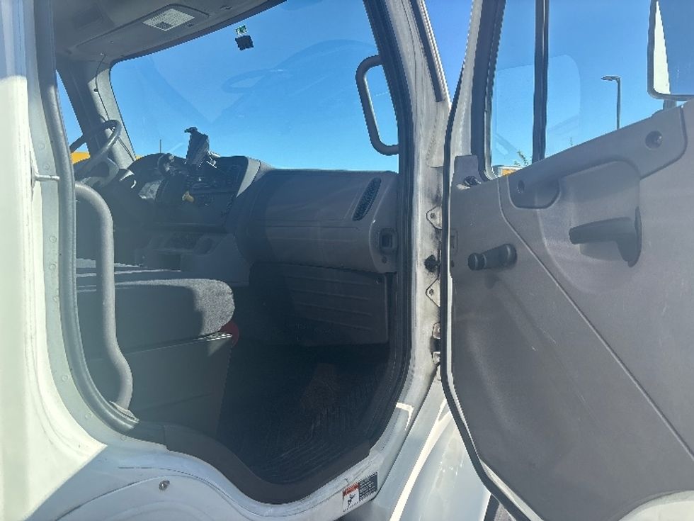 Refrigerated Truck-Light and Medium Duty Trucks-Freightliner-2019-M2-Everett-WA-255,007\n\t\tmiles-$ 47,250 - Image 20