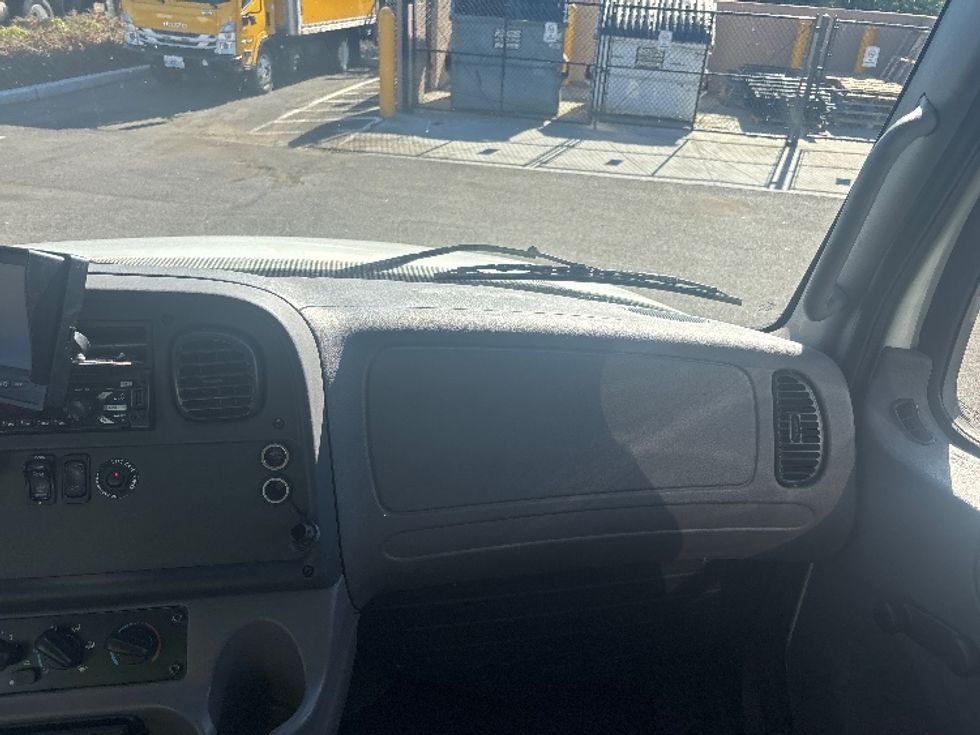 Refrigerated Truck-Light and Medium Duty Trucks-Freightliner-2019-M2-Everett-WA-255,007\n\t\tmiles-$ 47,250 - Image 21