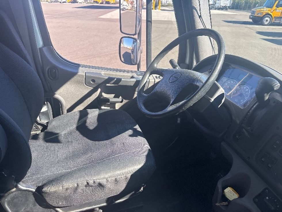 Refrigerated Truck-Light and Medium Duty Trucks-Freightliner-2019-M2-Everett-WA-255,007\n\t\tmiles-$ 47,250 - Image 22