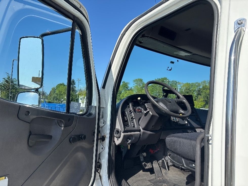 Refrigerated Truck-Light and Medium Duty Trucks-Freightliner-2019-M2-Everett-WA-270,732\n\t\tmiles-$ 37,500 - Image 16