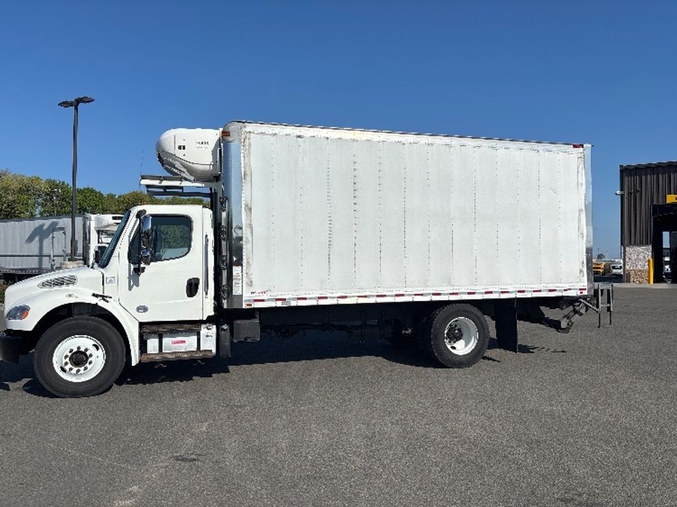 Refrigerated Truck-Light and Medium Duty Trucks-Freightliner-2019-M2-Everett-WA-270,732\n\t\tmiles-$ 37,500 - Image 4