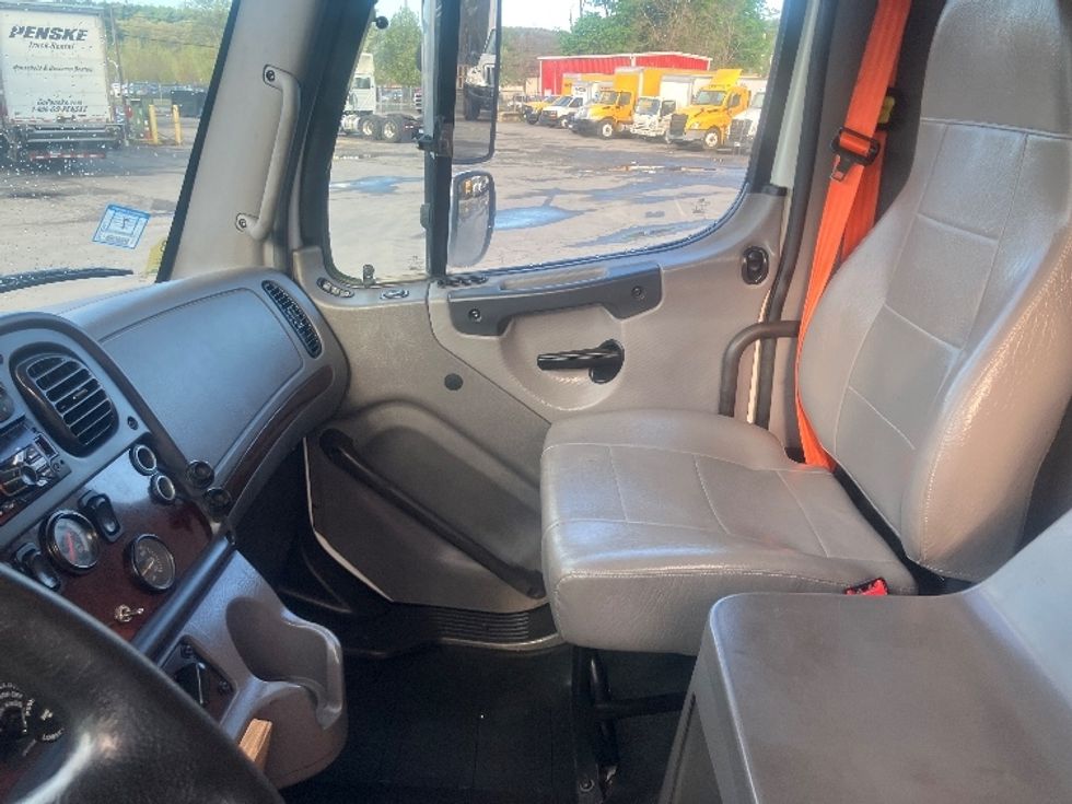 Refrigerated Truck-Light and Medium Duty Trucks-Freightliner-2019-M2-Fitchburg-MA-355,099\n\t\tmiles-$ 30,250 - Image 19
