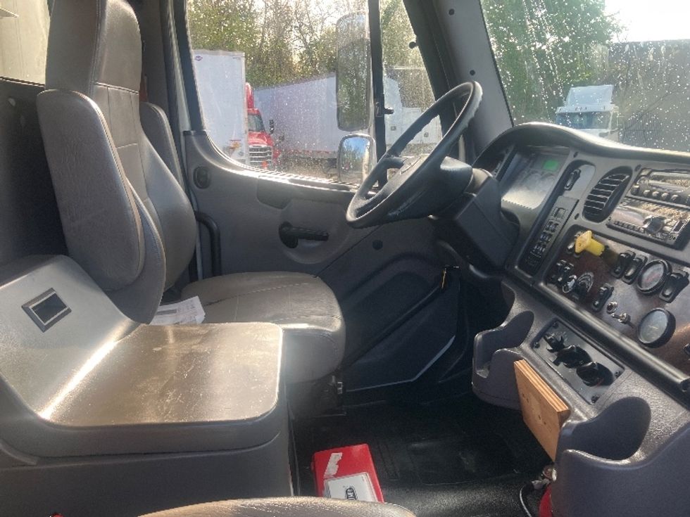 Refrigerated Truck-Light and Medium Duty Trucks-Freightliner-2019-M2-Fitchburg-MA-355,099\n\t\tmiles-$ 30,250 - Image 22