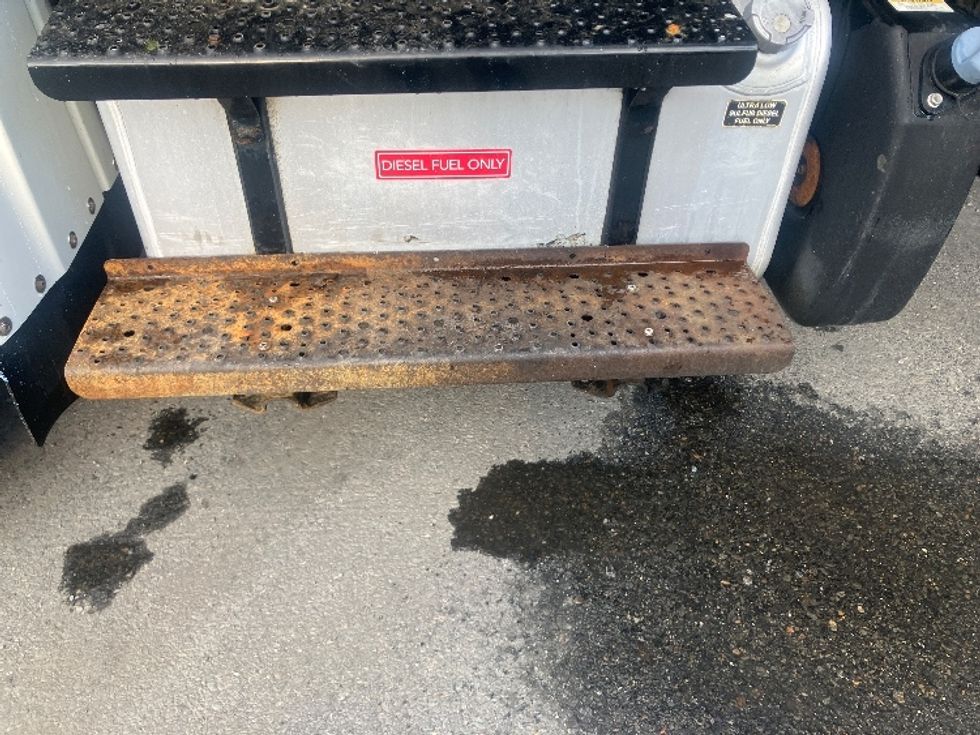 Refrigerated Truck-Light and Medium Duty Trucks-Freightliner-2019-M2-Fitchburg-MA-355,099\n\t\tmiles-$ 30,250 - Image 28