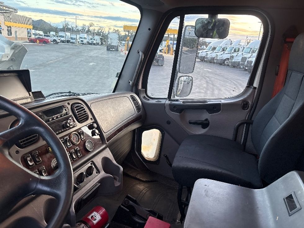 Refrigerated Truck-Light and Medium Duty Trucks-Freightliner-2019-M2-Fontana-CA-139,794\n\t\tmiles-$ 75,500 - Image 18
