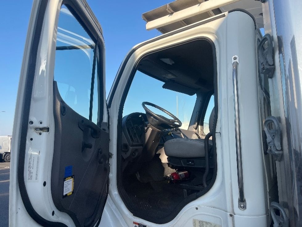 Refrigerated Truck-Light and Medium Duty Trucks-Freightliner-2019-M2-Fontana-CA-205,261\n\t\tmiles-$ 63,000 - Image 16