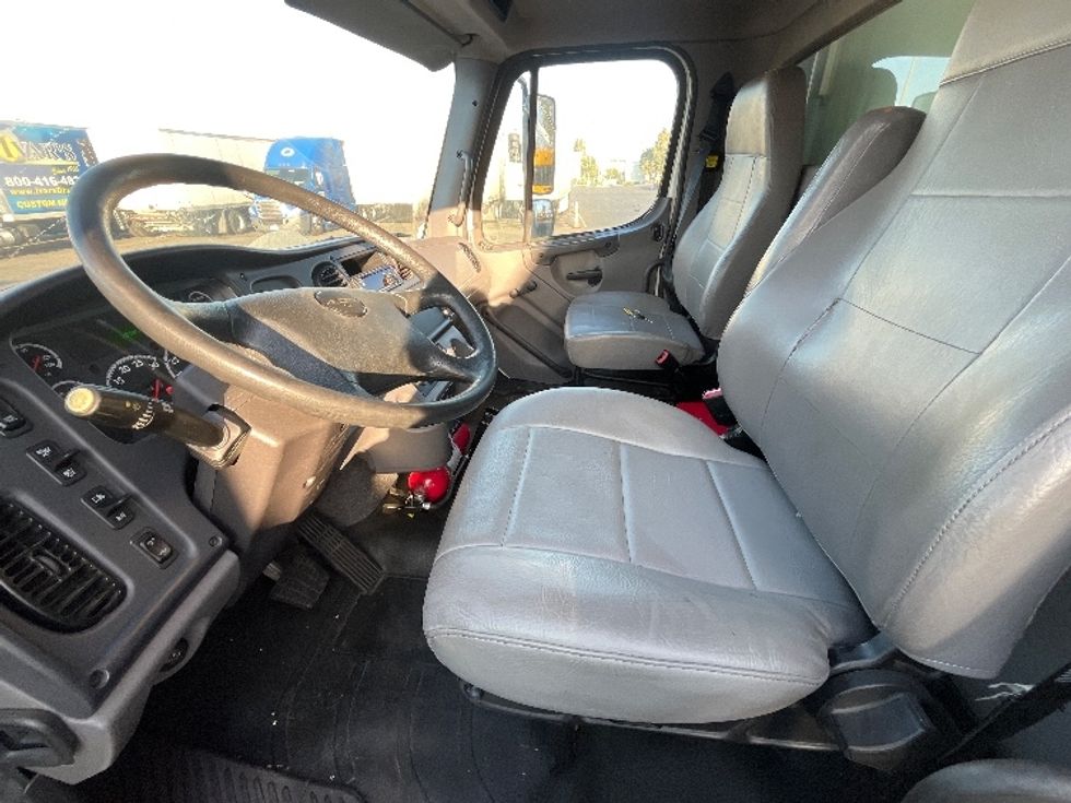 Refrigerated Truck-Light and Medium Duty Trucks-Freightliner-2019-M2-Fontana-CA-205,261\n\t\tmiles-$ 63,000 - Image 17