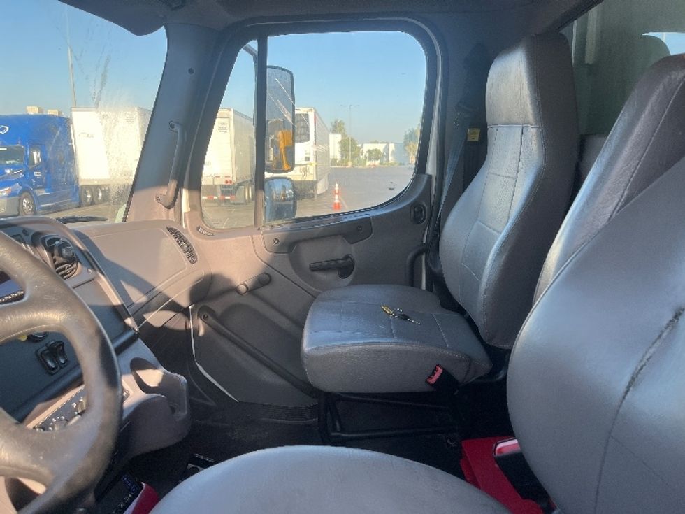 Refrigerated Truck-Light and Medium Duty Trucks-Freightliner-2019-M2-Fontana-CA-205,261\n\t\tmiles-$ 63,000 - Image 19
