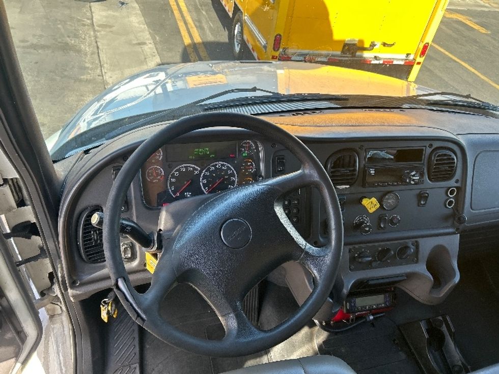 Refrigerated Truck-Light and Medium Duty Trucks-Freightliner-2019-M2-Fontana-CA-324,451\n\t\tmiles-$ 39,500 - Image 17