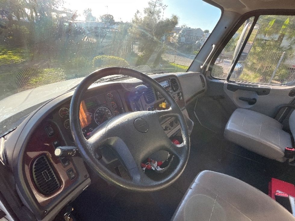 Refrigerated Truck-Light and Medium Duty Trucks-Freightliner-2019-M2-Fontana-CA-72,738\n\t\tmiles-$ 60,000 - Image 17