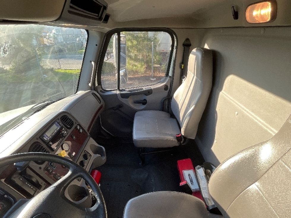 Refrigerated Truck-Light and Medium Duty Trucks-Freightliner-2019-M2-Fontana-CA-72,738\n\t\tmiles-$ 60,000 - Image 19