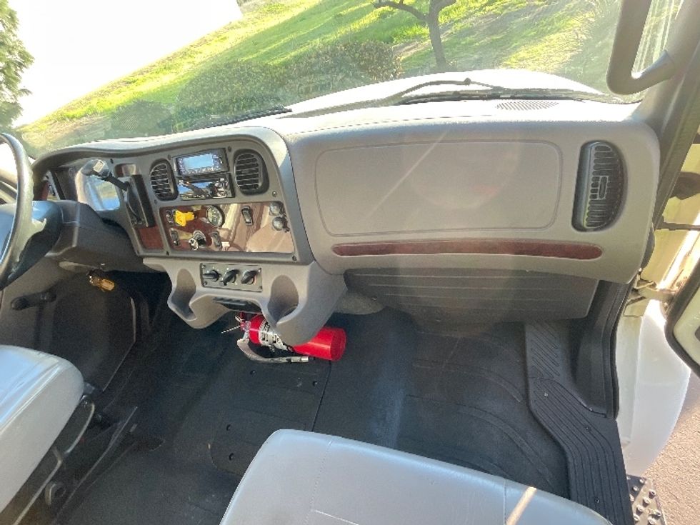Refrigerated Truck-Light and Medium Duty Trucks-Freightliner-2019-M2-Fontana-CA-72,738\n\t\tmiles-$ 60,000 - Image 21