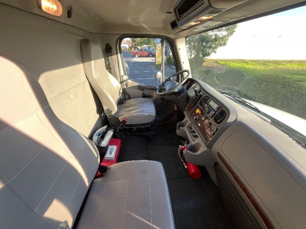 Refrigerated Truck-Light and Medium Duty Trucks-Freightliner-2019-M2-Fontana-CA-72,738\n\t\tmiles-$ 60,000 - Image 22