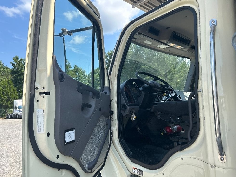 Refrigerated Truck-Light and Medium Duty Trucks-Freightliner-2019-M2-Forest Park-GA-139,358\n\t\tmiles-$ 42,250 - Image 15