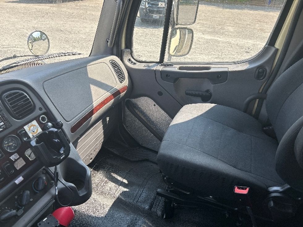 Refrigerated Truck-Light and Medium Duty Trucks-Freightliner-2019-M2-Forest Park-GA-139,358\n\t\tmiles-$ 42,250 - Image 18